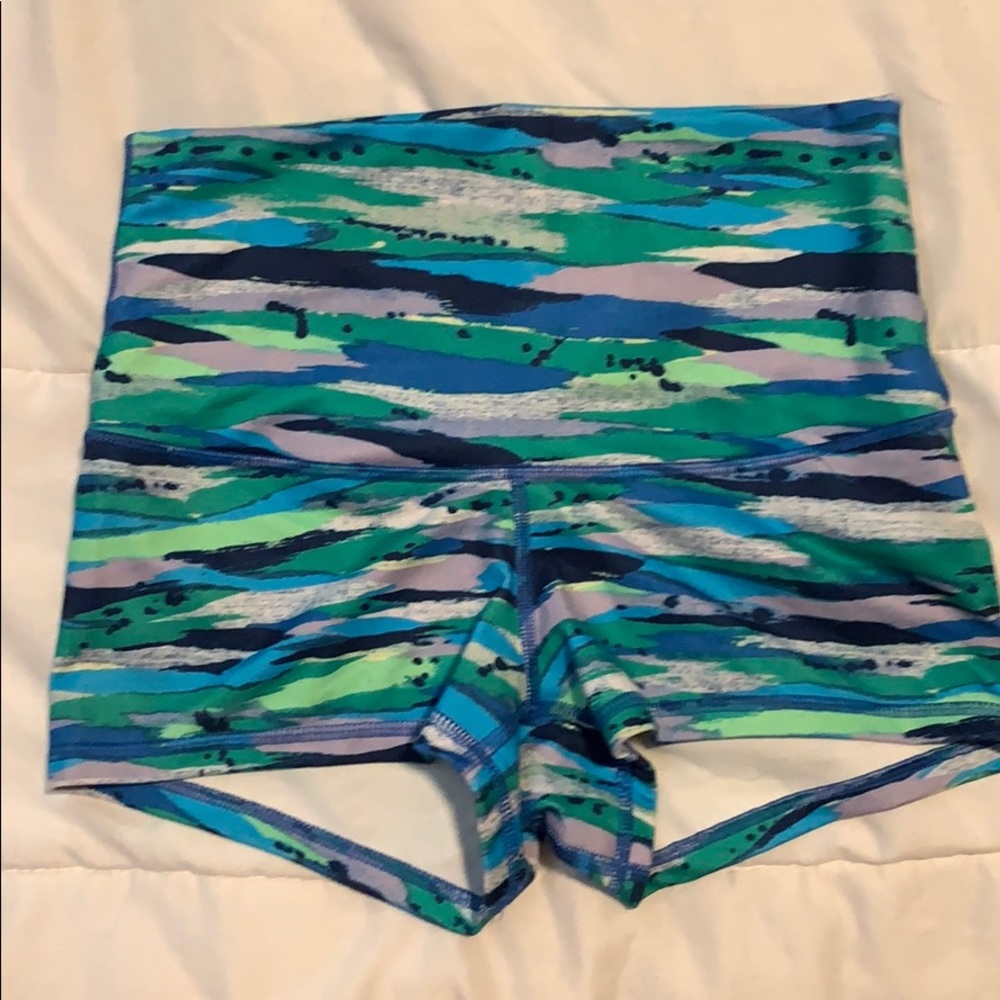 Lululemon boogie shorts size 6